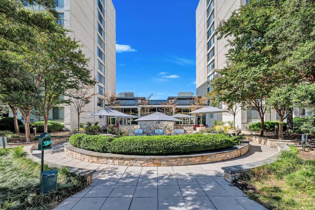 Apartment At Crystal City With Gym Arlington Buitenkant foto