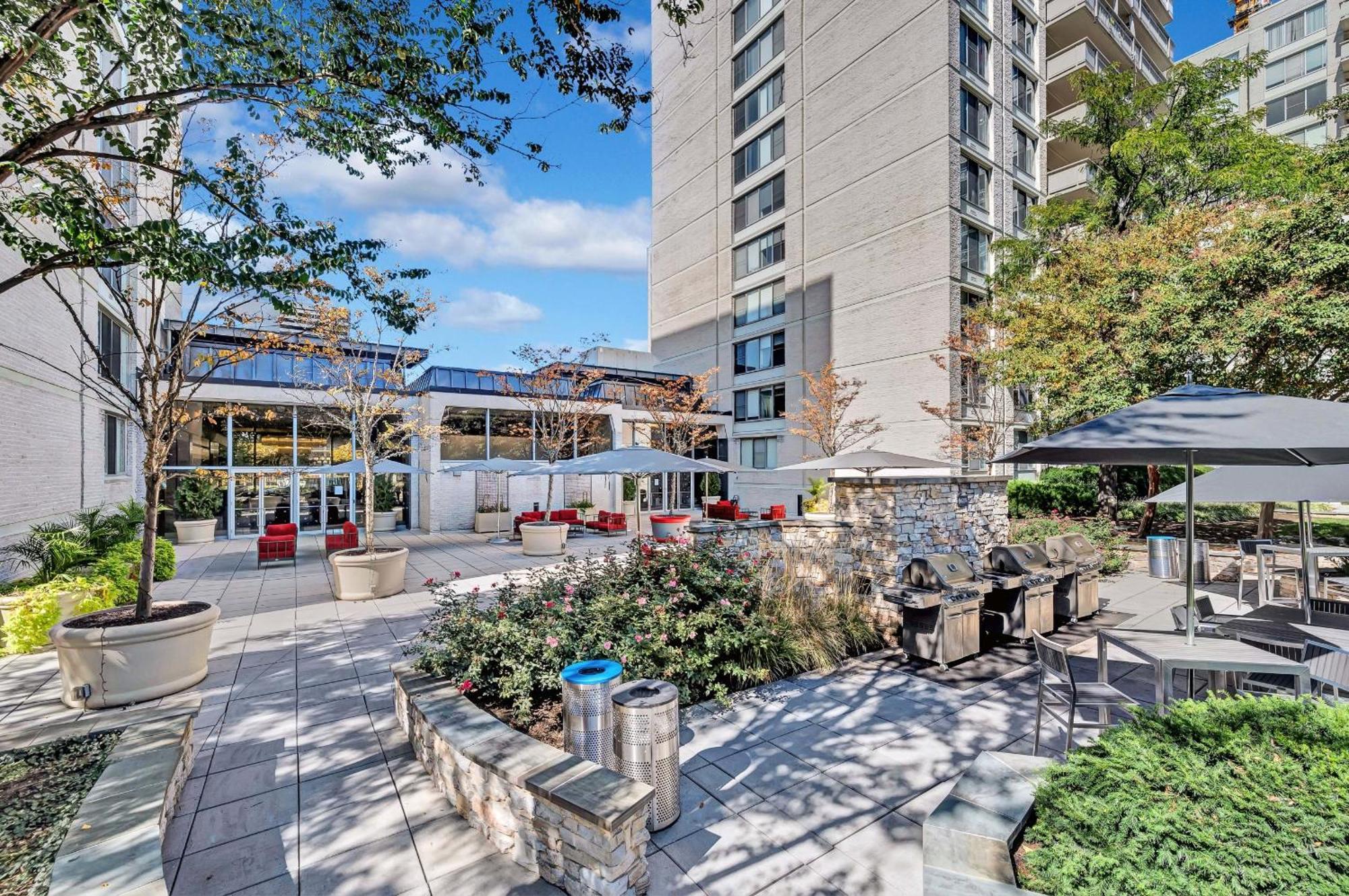 Apartment At Crystal City With Gym Arlington Buitenkant foto