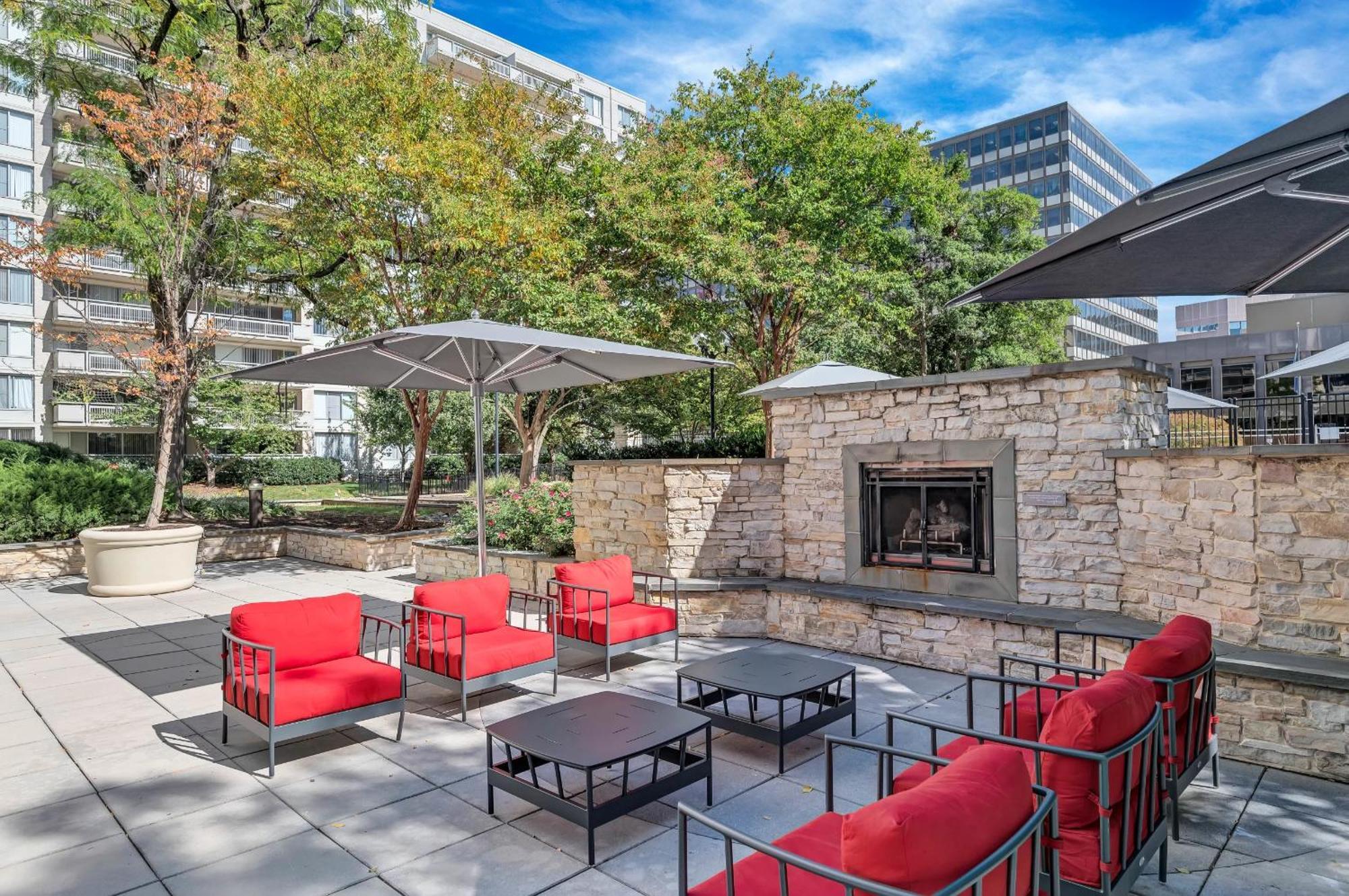 Apartment At Crystal City With Gym Arlington Buitenkant foto